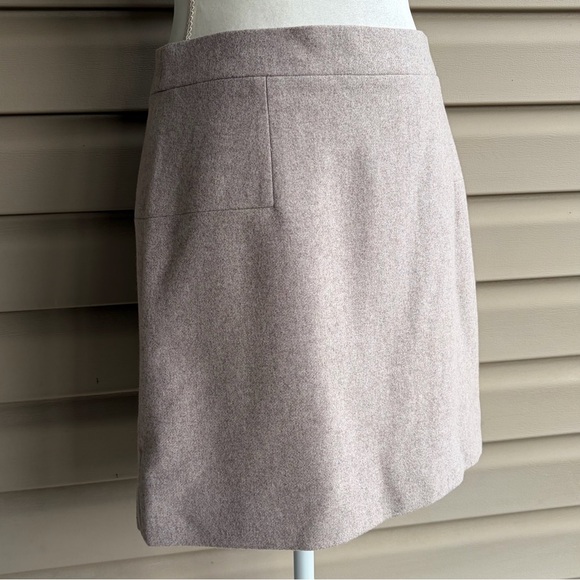 •J. Crew• Light Tan Wool Blend Skirt - Size 12 - Picture 4 of 7
